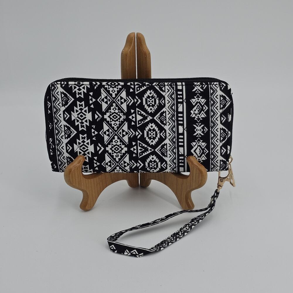 Tribal Southwest Western Quilted Wallet Phone Holder Wristlet Purse Black White